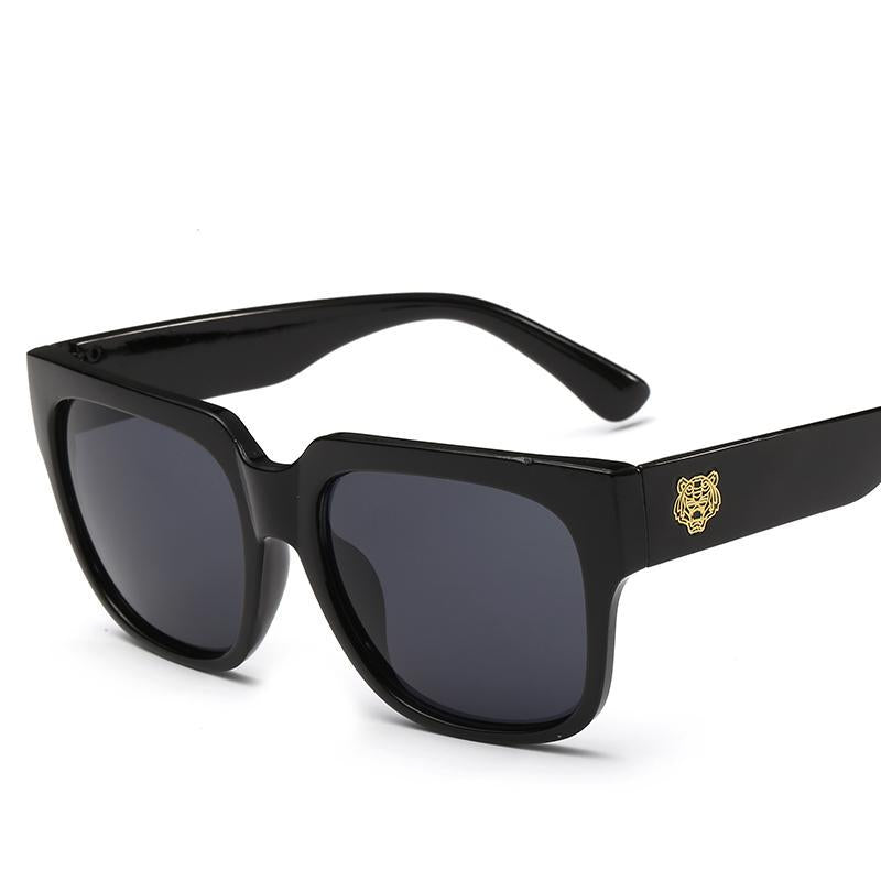 Square Keyhole Bridge Studded Laid Back Sunglasses - Mix Colors